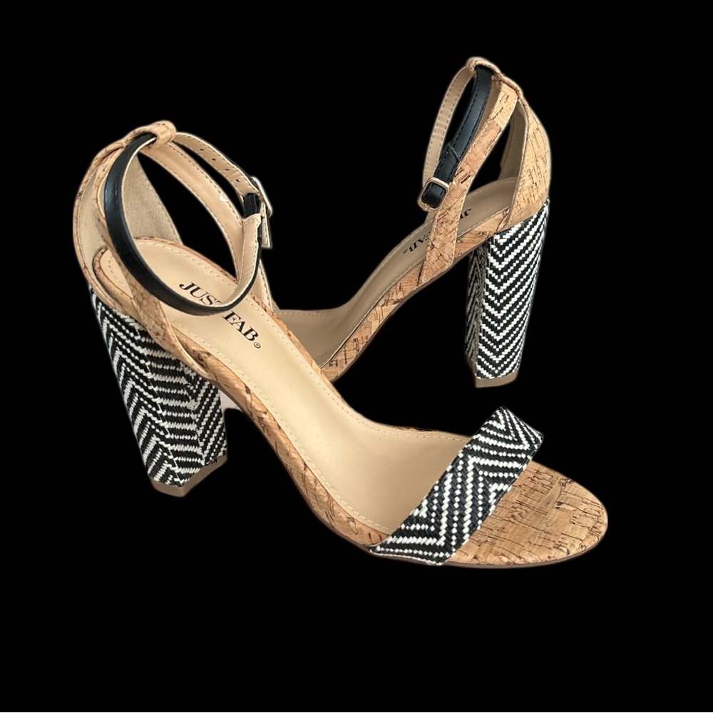 Just Fab Black and Tan Sandals size 8
4”heel